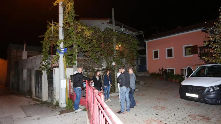 Strava kod Rijeke! U obiteljskoj kući pronađeno beživotno žensko tijelo, u dvori&scaron;tu odbačena pu&scaron;ka