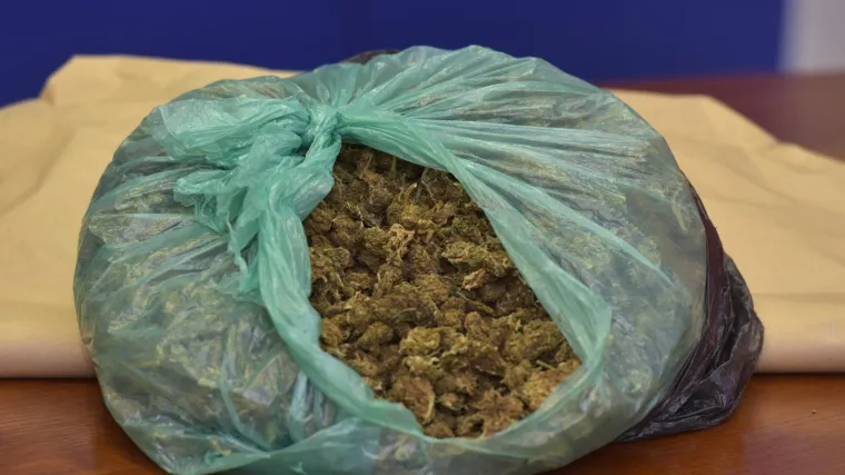 2,5 kilograma marihuane: Maloljetniku dao da mu čuva i preprodaje drogu