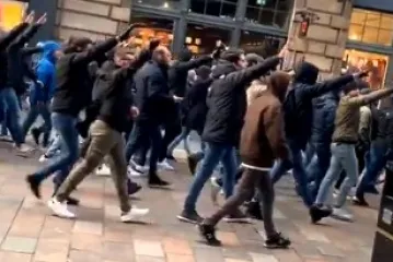 Prolaznici nisu mogli vjerovati što se događa u njihovom gradu