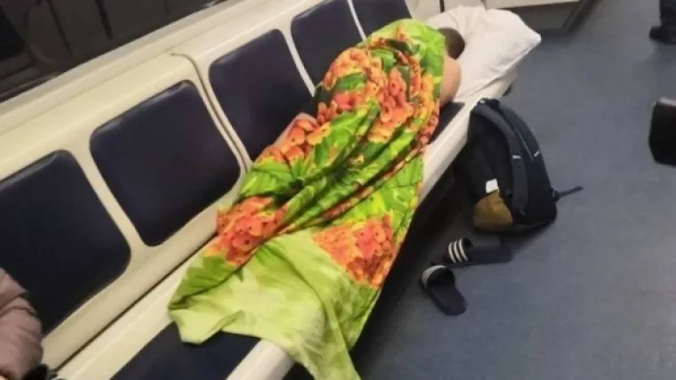 U JAVNOM PRIJEVOZU NIKAD DOSADNO: Pa da, nigdje nema upozorenja 'zabranjen ulaz čudacima'