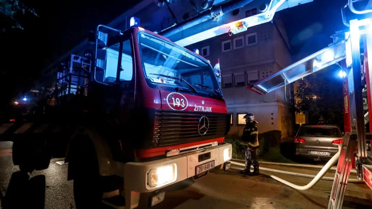 S buktinjom se borilo čak 18 vatrogasaca, stigli u pet vozila