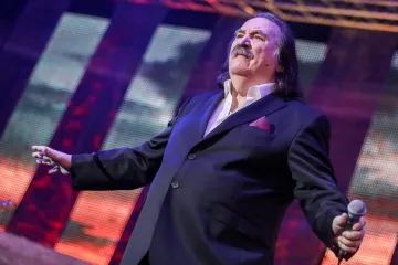 MI&Scaron;O KOVAČ U PREPUNOJ ARENI ZAGREB RASPLAKAO PUBLIKU: Od emocija mu je zadrhtao glas...