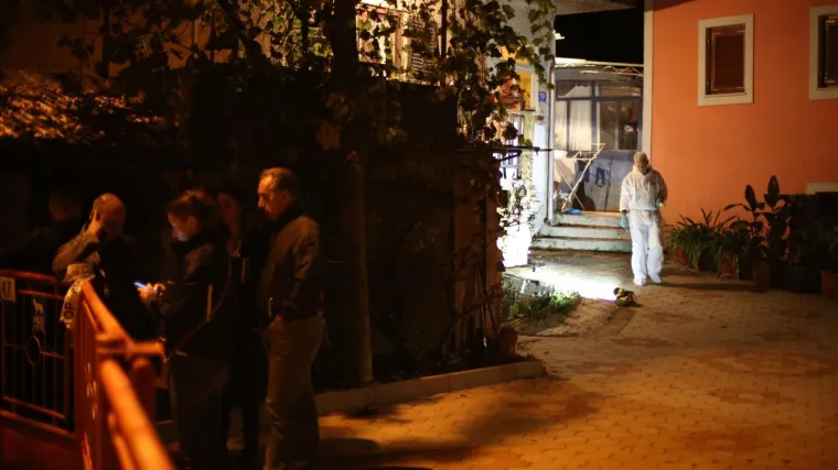 Bili su u braku 22 godine: Ubio suprugu dok je sjedila za računalom u kući i sam do&scaron;ao u policiju