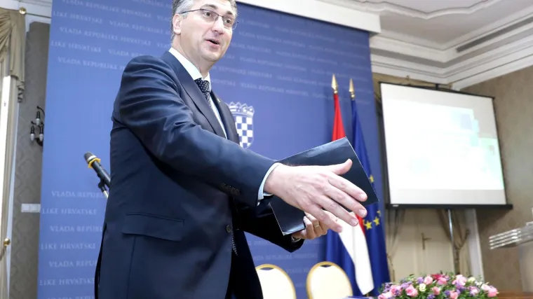 Ministar tvrdi da nema novca za plaće prosvjetara, HNS-ovci prijete da neće podržati proračun