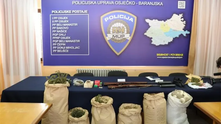 U Sarvašu uhićena dvojica muškaraca s 15 kilograma marihuane i oružjem