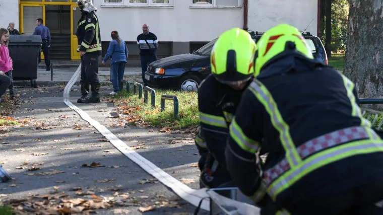 Uga&scaron;en požar stana u zagrebačkoj Dubravi: Jedna osoba poginula, jedna ozlijeđena