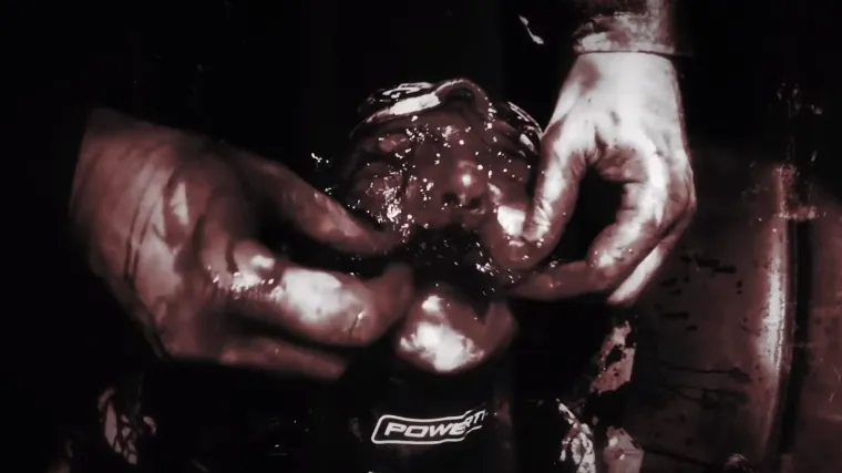 Trebate samo proći njegovo imanje strave. Dosad nitko nije uspio. Svi su pobjegli