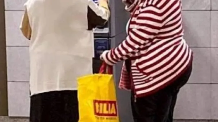 Starice na bankomatu izgledaju kao lak plijen? Ove dvije sigurno ne