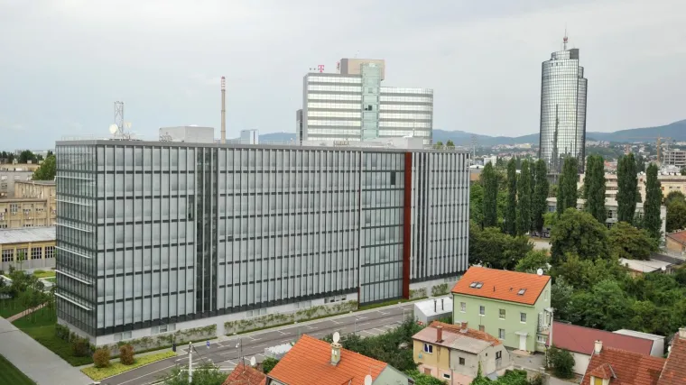 &Scaron;efovi tajnih službi deset godina primali manju plaću od one na koju su imali pravo