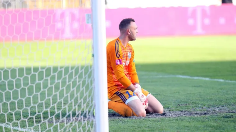 'To je bilo za crveni karton, sudac je odmah trebao vidjeti'