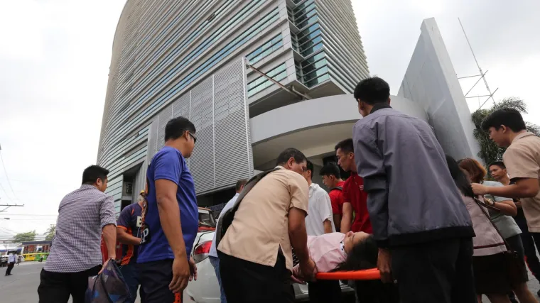 Među dvoje poginulih jedan srednjoškolac, a nekoliko djece je ozlijeđeno u urušavanju škole