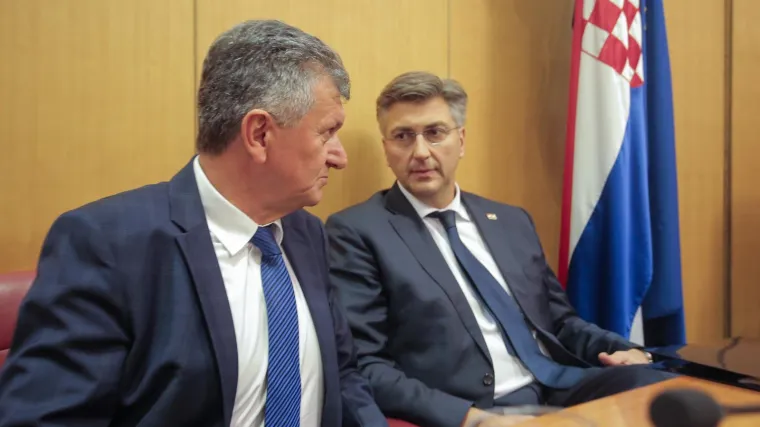 'Premijer se neće nikom dati ucjenjivati. Mi u HDZ-u smo spremni!'