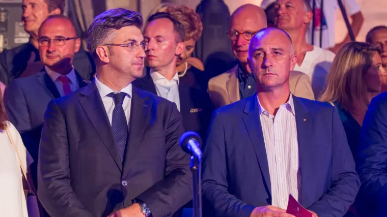 Gotova je sjednica, Vrdoljak poručio: 'Na&scaron;i će ministri sutra biti na sjednici Vlade, a zastupnici u Saboru'