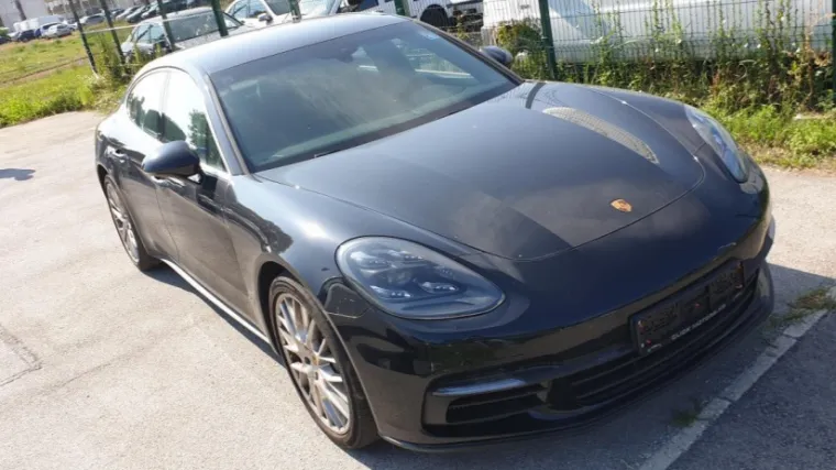 FOTO Država prodaje luksuzne aute: Porsche star 3 godine možete kupiti za milijun kuna!
