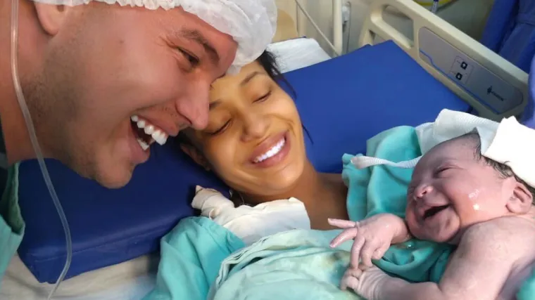 Tata pričao bebi dok je bila u trbuhu, a ona mu je ovako odgovorila kad se rodila