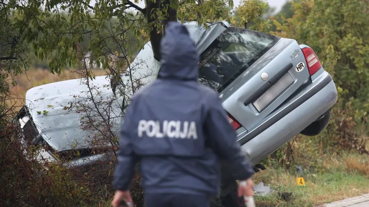 Vozač automobilom sletio s ceste i na mjestu poginuo
