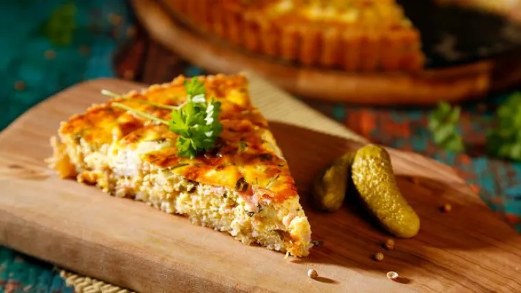 Quiche od kvinoje sa &scaron;unkom i fetom