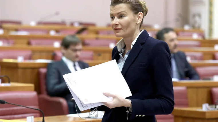 Glasovac optužila HNS da je 'lažljiv': 'Prodali ste učitelje i profesore za 50 kuna'