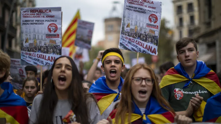 Bijes u &Scaron;panjolskoj nakon &scaron;to petorica optuženih mu&scaron;karaca nije osuđena za silovanje djevojčice