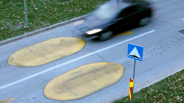 Vozači, ne zaboravite i danju upaliti svjetla: Prijeti vam 300 kuna kazne!