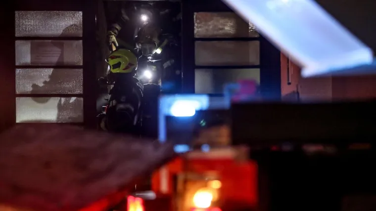 Zapalilo se krovi&scaron;te obiteljske kuće, jednoj osobi pružena hitna medicinska pomoć