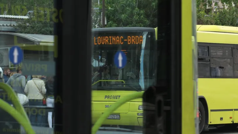 Vozač završio u bolnici, privedene tri osobe