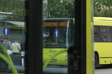 Vozač završio u bolnici, privedene tri osobe