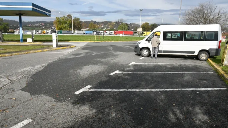 Obračun navijača? Masovna tučnjava na odmori&scaron;tu na A3. Nekoliko osoba uhićeno