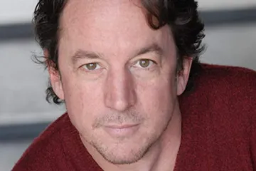 Brian Tarantina pronađen je nepomičan na kauču, kraj njega je bio bijeli prah