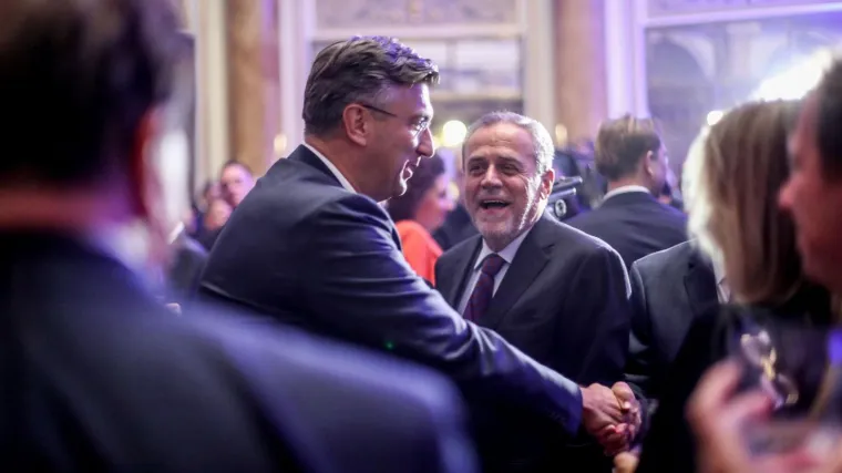 Sutra je ključan sastanak, jasno je &scaron;to želi svaka strana; Bandić: 'Nisam Romkinja koja gata na karte'