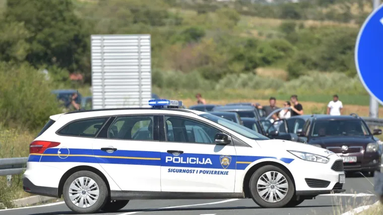 Strava kod Vinkovaca: U te&scaron;koj prometnoj nesreći poginulo dijete (2), majka prevezena u bolnicu