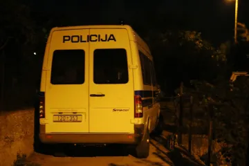 Švercao ljude preko Hrvatske, kad mu je policajac prišao, stisnuo je gas i krenuo na njega