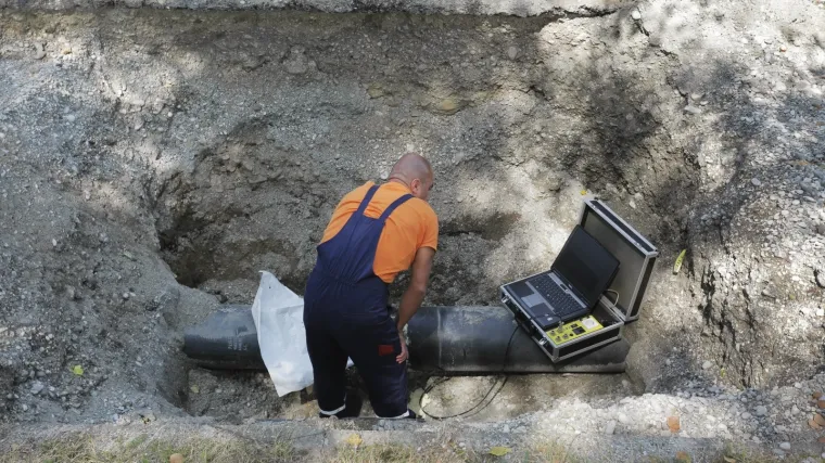 Pukao je vrelovod ispod Mosta mladosti, evo do kada će stanovi biti hladni