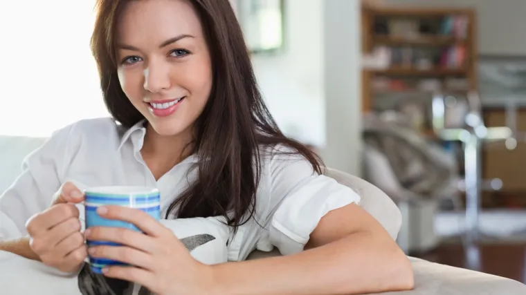 Zašto su žene koje žive same sretnije od žena u vezama?