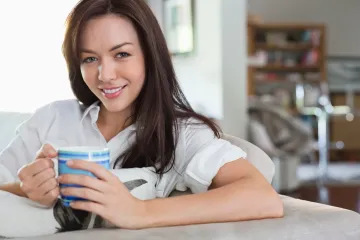 Zašto su žene koje žive same sretnije od žena u vezama?