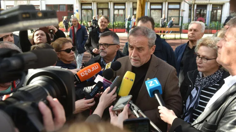 Bandić opet vrijeđao novinare: 'Koncentrirajte se kad razgovarate sa mnom. Nek si ga poždere!'