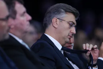 Zbog Whatsapp i Viber grupa izbacuju čak 15 članova iz stranke?