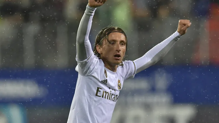Nisu je nikad dobili ni Messi ni Ronaldo: Luka Modrić dobio nagradu 'Golden Foot'