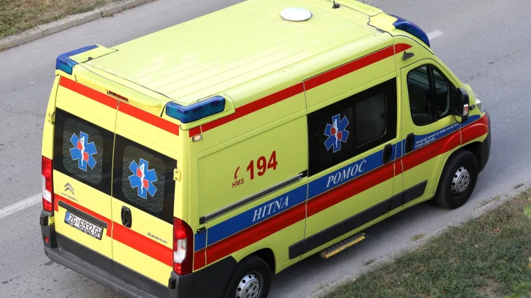 Automobilom pro&scaron;la na crveno i ozlijedila dvije djevojčice: Prevezene su u bolnicu