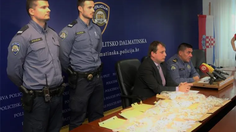 Pljačkali su i po Zagrebu? Jedan Rus je poku&scaron;ao pobjeći kroz prozor pa je policija upotrijebila sprej