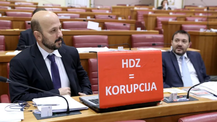 Maras opet do&scaron;ao u Sabor s porukom na laptopu iako je kažnjen s 86.000 kuna