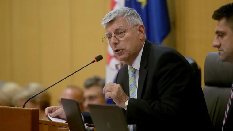 Jad i bijeda u Saboru, predstavnici Vlade uporno odbijaju amandmane oporbe, a klupama nije bio nijedan HDZ-ovac