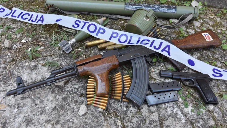 Radnici prona&scaron;li zolju, a jedan čovjek minobacačku minu