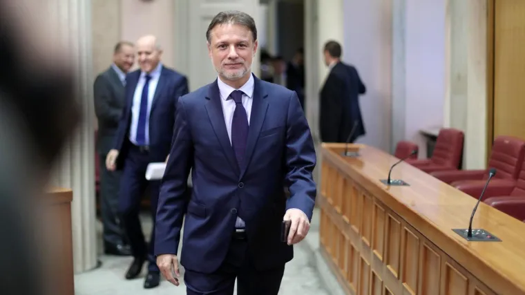 'Pitajte &scaron;efa zagrebačkog HDZ-a za&scaron;to će se o izbacivanju odlučivati na telefonskoj sjednici'