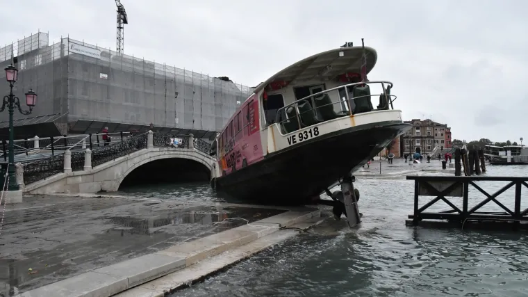 Nestaje jedan od najljep&scaron;ih gradova na svijetu, progla&scaron;ava se izvanredno stanje: 'Te&scaron;ko je to gledati...'