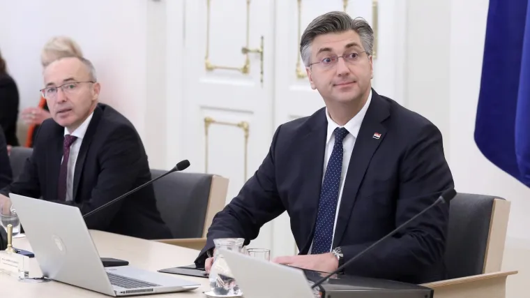 'Vlada više neće plaćati vrijeme u štrajku; Ni tajnica se ne sjeća da je u nečijem mandatu plaća toliko rasla'