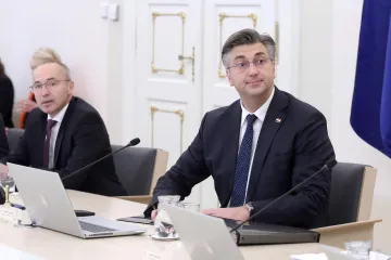 'Vlada više neće plaćati vrijeme u štrajku; Ni tajnica se ne sjeća da je u nečijem mandatu plaća toliko rasla'