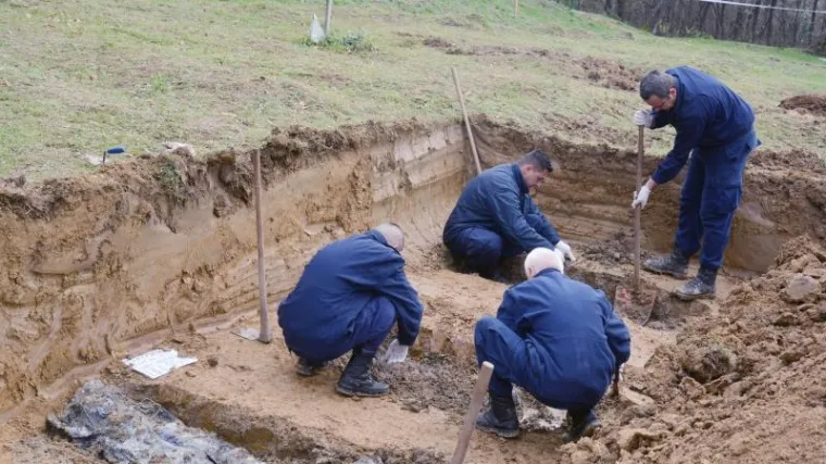 Na pravoslavnom groblju kod Vukovara prona&scaron;li su posmrte ostatke dvoje ljudi
