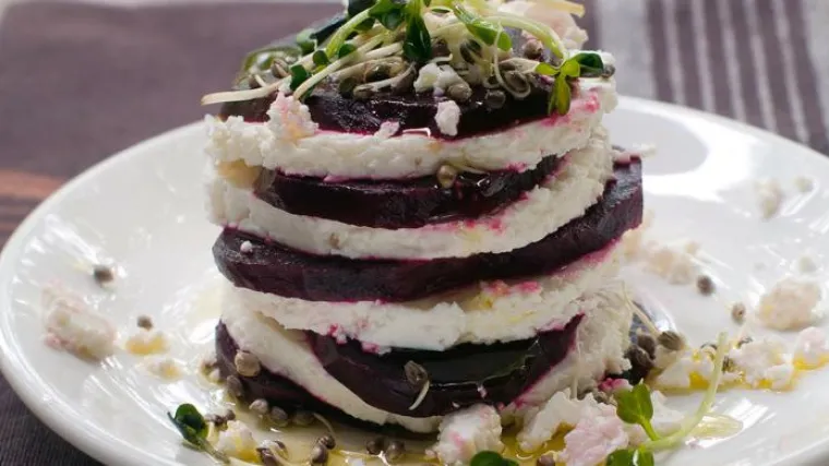 Lagana salata s ciklom i sirom