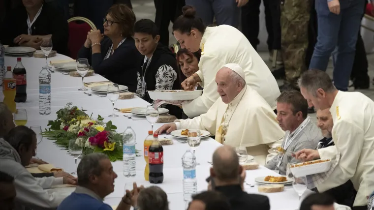 Pogodite tko dolazi na ručak? Papa nahranio 1500 beskućnika: 'Imaju li imućni siroma&scaron;ne prijatelje?'